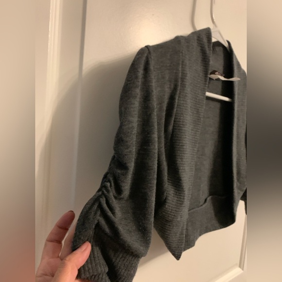 Large Short Grey Cardigan by M.M., ruched quarter sleeves - Picture 3 of 5